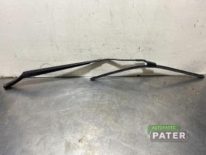 Used Front wiper arm Volkswagen Crafter (SY) 2.0 TDI Price € 31,76 Inclusive VAT offered by Autoparts Pater