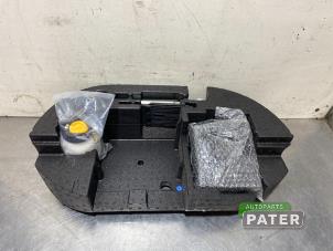 Used Tool set Peugeot 208 II (UB/UH/UP) e-208 Price € 52,50 Margin scheme offered by Autoparts Pater