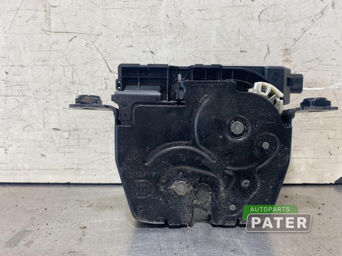 Tailgate lock mechanism from a BMW 3 serie Touring (F31) 318d 2.0 16V 2017