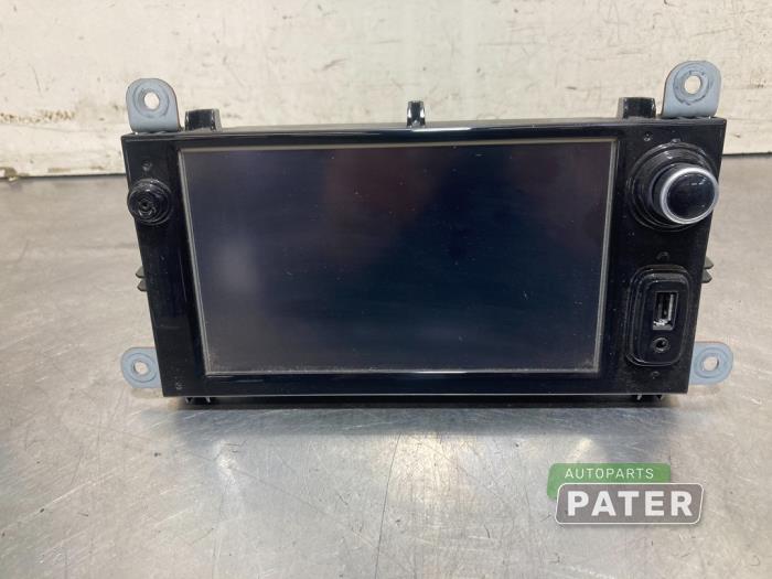 Usagé Système navigation Renault Clio IV (5R) 1.5 dCi 90 FAP Prix € 210,00 Règlement à la marge proposé par Autoparts Pater
