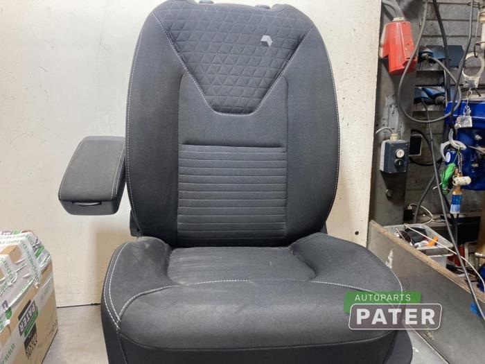 Seat, left from a Renault Clio IV (5R) 1.5 dCi 90 FAP 2017