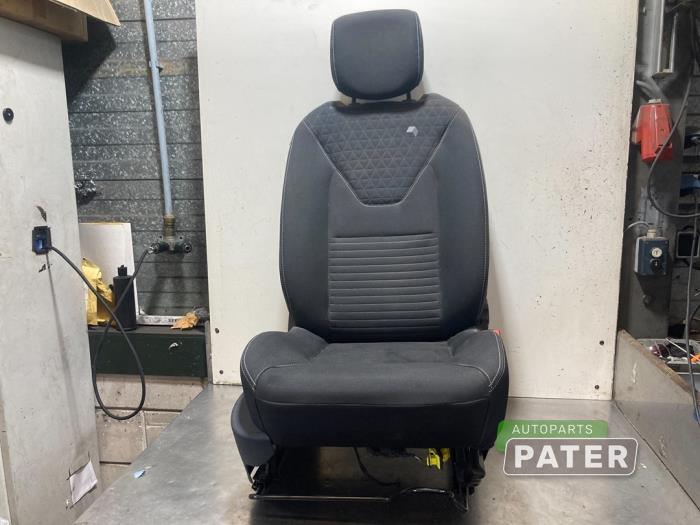 Seat, right from a Renault Clio IV (5R) 1.5 dCi 90 FAP 2017
