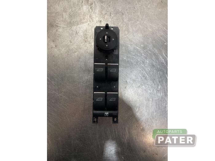 Usados Interruptor combinado de ventanillas Ford Focus 3 Wagon 1.6 TDCi ECOnetic Precio € 21,00 Norma de margen ofrecido por Autoparts Pater