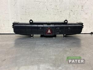 Usados Interruptor de luz de pánico Volkswagen Crafter 2.5 TDI 30/32/35/46/50 Precio € 31,76 IVA incluido ofrecido por Autoparts Pater