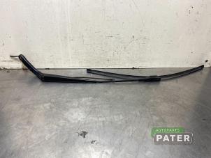 Used Front wiper arm Volkswagen Crafter 2.5 TDI 30/32/35/46/50 Price € 25,41 Inclusive VAT offered by Autoparts Pater