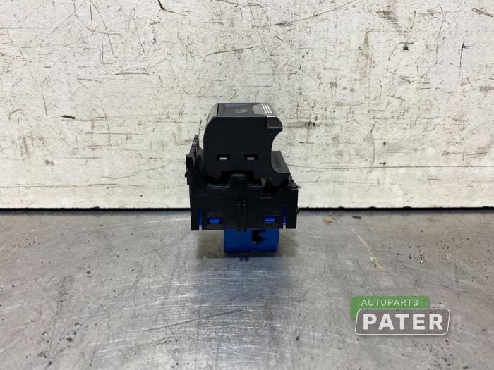 Parking brake switch from a Peugeot 208 II (UB/UH/UP) e-208 2022