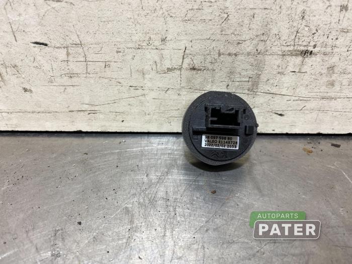 Używane Keyless Entry-Antena Peugeot 208 II (UB/UH/UP) e-208 50 kWh Cena € 15,75 Procedura marży oferowane przez Autoparts Pater
