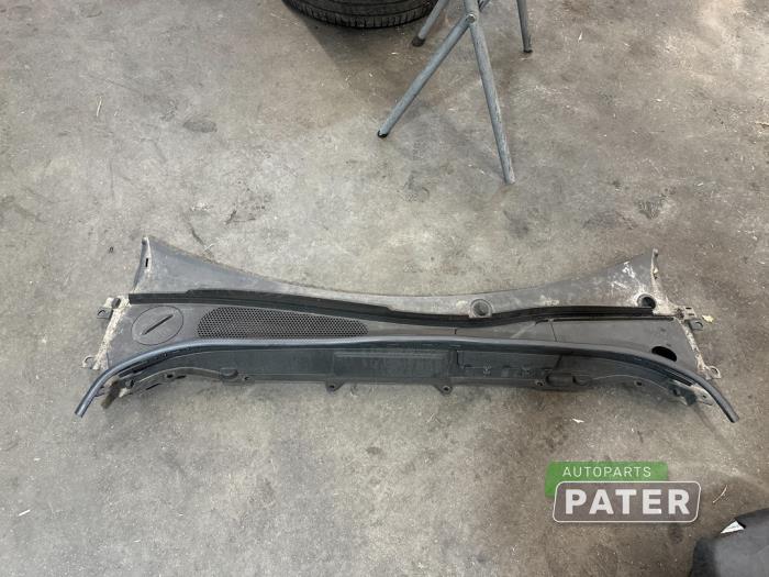 Używane Parawan Volvo XC60 II (UZ) 2.0 T8 16V Recharge, Twin Engine AWD Cena € 42,00 Procedura marży oferowane przez Autoparts Pater