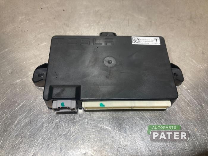 Tesla Model X EV AWD Central door locking modules stock