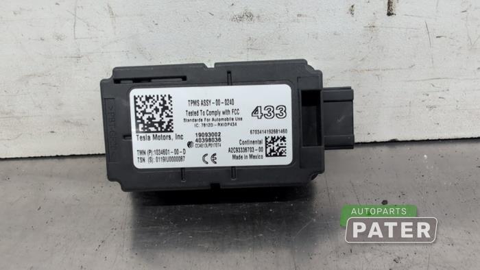 Begagnade Däcktrycksmodul Tesla Model X EV AWD Pris € 21,00 Marginaltabell erbjuds av Autoparts Pater