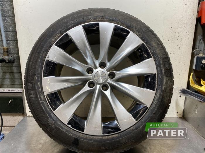 Używane Obrecz + Opona Tesla Model X EV AWD Cena € 131,25 Procedura marży oferowane przez Autoparts Pater