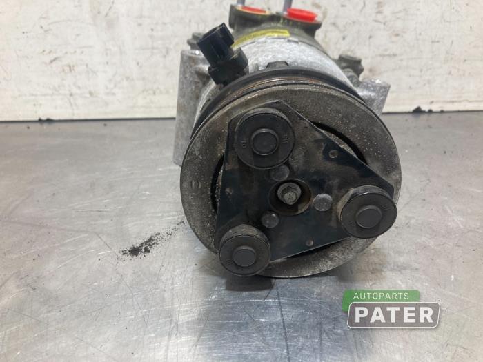 Air conditioning pump from a Ford Fiesta 6 (JA8) 1.25 16V 2012