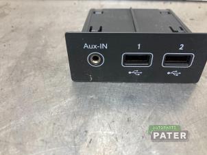 Usados Conexión AUX-USB Renault Zoé (AG) R135 Precio € 26,25 Norma de margen ofrecido por Autoparts Pater