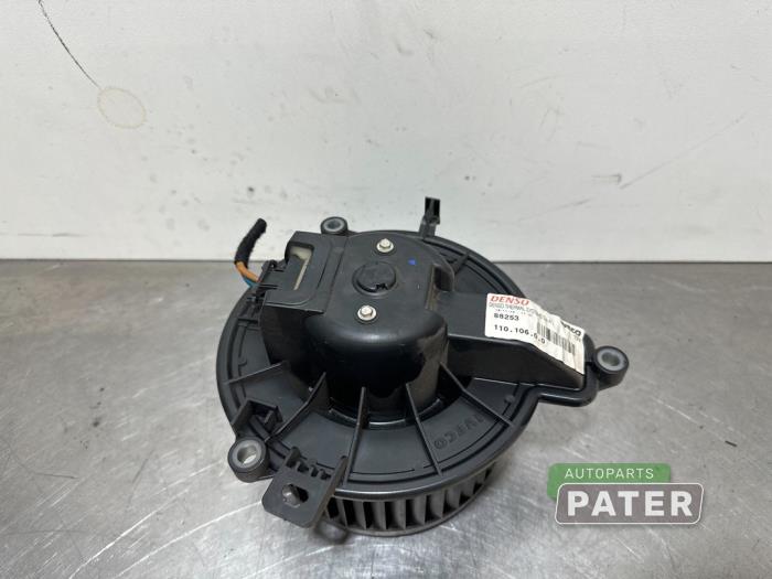 Heating and ventilation fan motor from a Iveco New Daily IV 35C13V, C13V/P, S13V, S13V/P 2011
