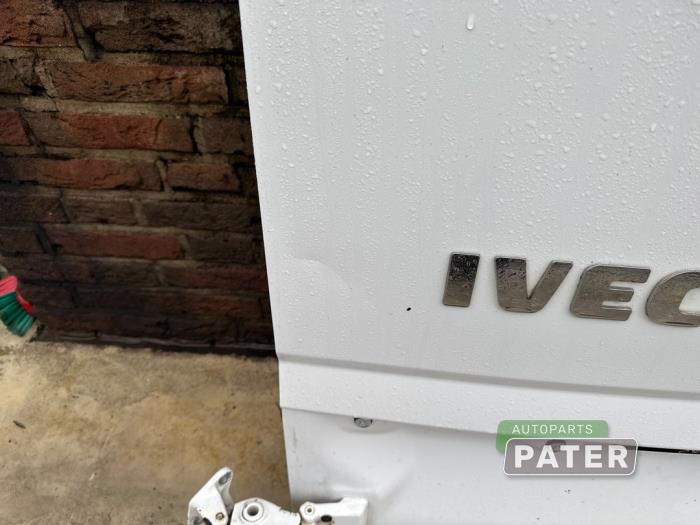 Portière arrière camionnette d'un Iveco New Daily VI 33S15, 35C15, 35S15 2015