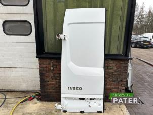 Używane Tylne drzwi samochodu dostawczego Iveco New Daily VI 33S15, 35C15, 35S15 Cena € 952,88 Z VAT oferowane przez Autoparts Pater