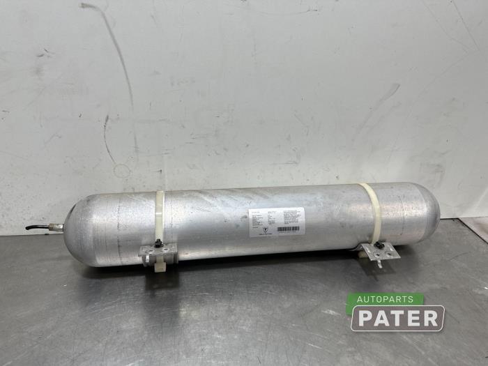 Begagnade Lufttank Tesla Model X 75D Pris € 42,00 Marginaltabell erbjuds av Autoparts Pater
