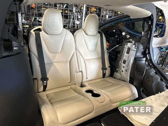 Używane Kanapa tylna Tesla Model X 75D Cena € 420,00 Procedura marży oferowane przez Autoparts Pater