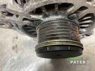 Dynamo van een Nissan Note (E12) 1.2 DIG-S 98 2014
