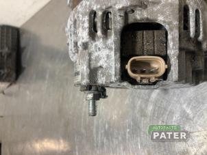 Dynamo van een Nissan Note (E12) 1.2 DIG-S 98 2014