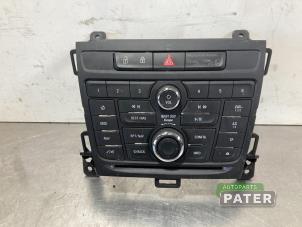 Usados Panel de control de radio Opel Zafira Tourer (P12) 1.4 Turbo 16V Ecotec Precio € 105,00 Norma de margen ofrecido por Autoparts Pater