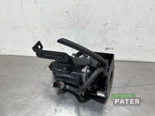 Used Fuel filter housing Mercedes Vito (447.6) 1.6 109 CDI 16V Price € 63,53 Inclusive VAT offered by Autoparts Pater