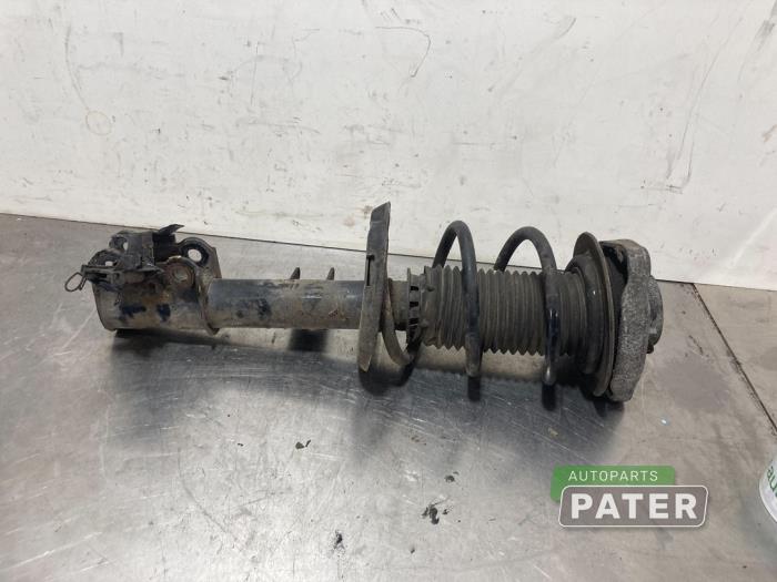 Front shock absorber, right from a Mercedes-Benz CLA (117.3) 1.6 CLA-180 16V 2013