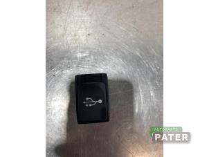 Used AUX / USB connection Toyota Yaris III (P13) 1.5 16V Dual VVT-iE Price € 10,50 Margin scheme offered by Autoparts Pater