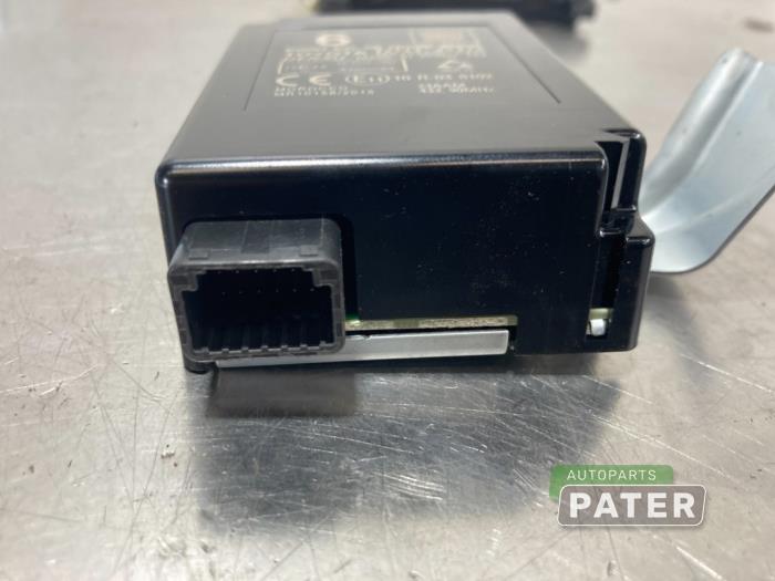 Tyre pressure module from a Toyota Yaris III (P13) 1.5 16V Dual VVT-iE 2019