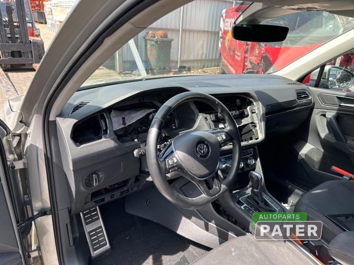 Airbag set + dashboard from a Volkswagen Tiguan (AD1) 1.4 TSI 16V 2018