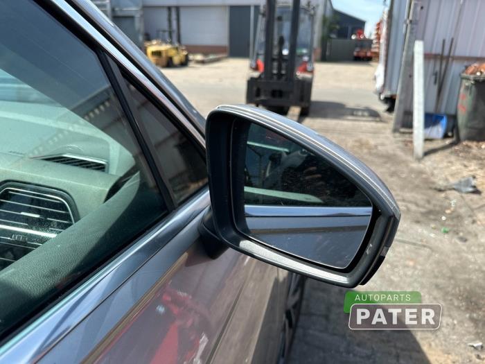 Wing mirror, right from a Volkswagen Tiguan (AD1) 1.4 TSI 16V 2018