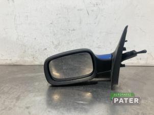 Used Wing mirror, left Renault Clio III (BR/CR) 1.2 16V 75 Price € 21,00 Margin scheme offered by Autoparts Pater