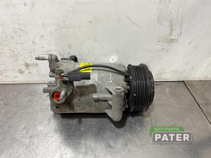 Air conditioning pump from a Ford Fiesta 6 (JA8) 1.0 Ti-VCT 12V 65 2015