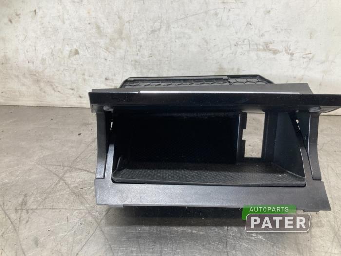 Begagnade Askkopp, fram Volkswagen Golf VII (AUA) 1.4 TSI 16V Pris € 52,50 Marginaltabell erbjuds av Autoparts Pater