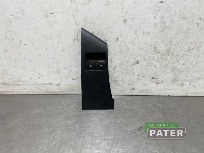 Usados Interruptor de ventanilla eléctrica Opel Astra J Sports Tourer (PD8/PE8/PF8) 1.7 CDTi 16V Precio € 31,50 Norma de margen ofrecido por Autoparts Pater