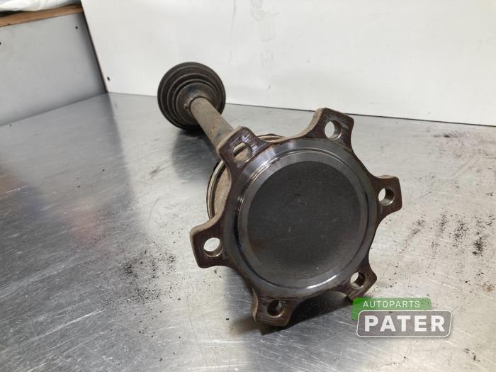Drive shaft, rear left from a Nissan Pathfinder (R51) 2.5 dCi 16V 4x4 2015