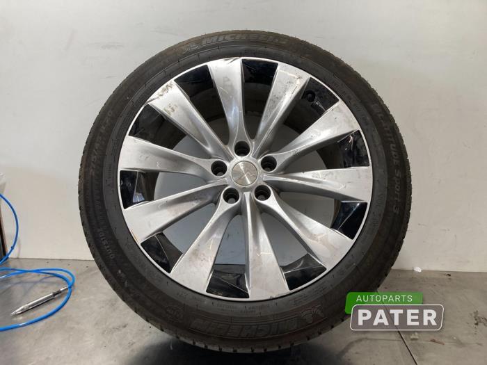 Używane Obrecz + Opona Tesla Model X EV AWD Cena € 157,50 Procedura marży oferowane przez Autoparts Pater