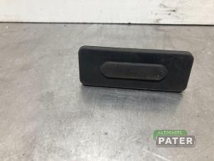 Used Tailgate handle Renault Espace (RFCJ) 1.8 Energy Tce 225 EDC Price € 26,25 Margin scheme offered by Autoparts Pater