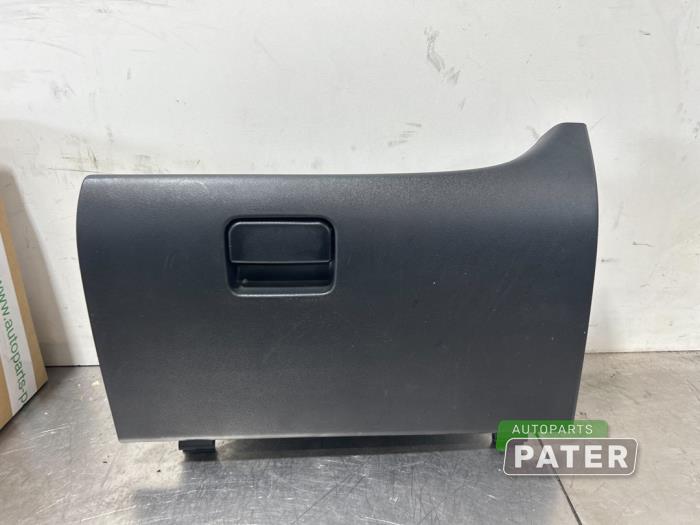 Begagnade Handskfack Mitsubishi Space Star (A0) 1.0 12V Pris € 26,25 Marginaltabell erbjuds av Autoparts Pater