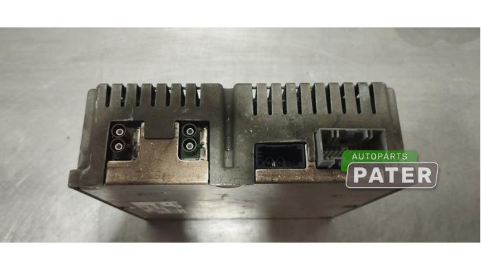 TV tuner from a Land Rover Range Rover III (LM) 3.6 TDV8 32V 2008