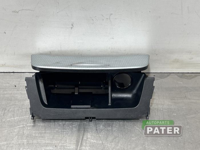 Begagnade Askkopp, fram BMW 1 serie (E87/87N) 118d 16V Pris € 15,75 Marginaltabell erbjuds av Autoparts Pater