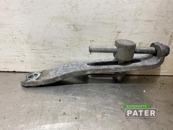 Gebrauchte Dynamostütze oben Mitsubishi Space Star (A0) 1.0 12V Preis € 15,75 Margenregelung angeboten von Autoparts Pater