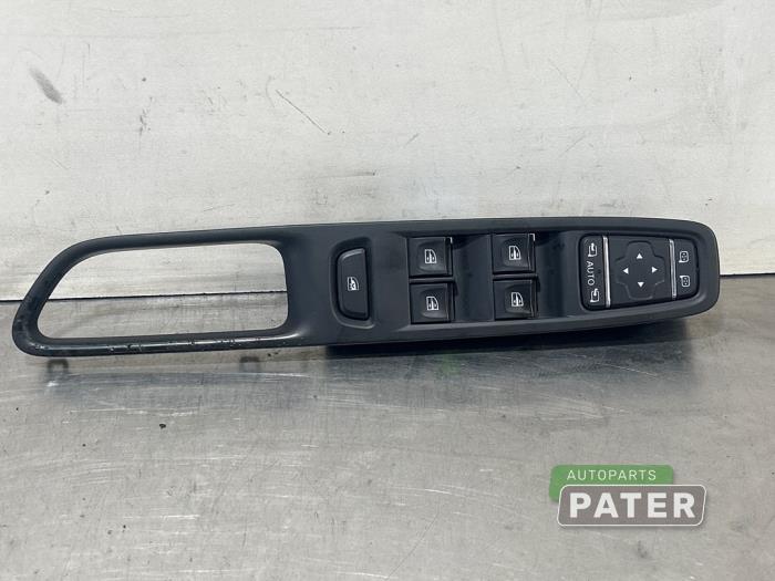 Usados Interruptor combinado de ventanillas Renault Clio IV (5R) 0.9 Energy TCE 90 12V Precio € 26,25 Norma de margen ofrecido por Autoparts Pater