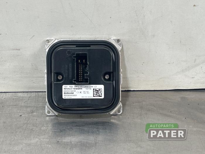 Używane Modułowy reflektor LED Renault Clio IV (5R) 0.9 Energy TCE 90 12V Cena € 78,75 Procedura marży oferowane przez Autoparts Pater
