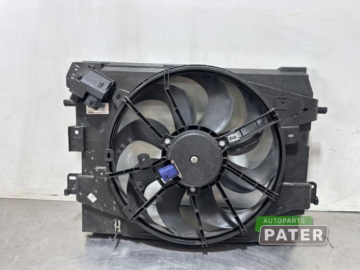 Używane Wentylator Renault Clio IV (5R) 0.9 Energy TCE 90 12V Cena € 47,25 Procedura marży oferowane przez Autoparts Pater