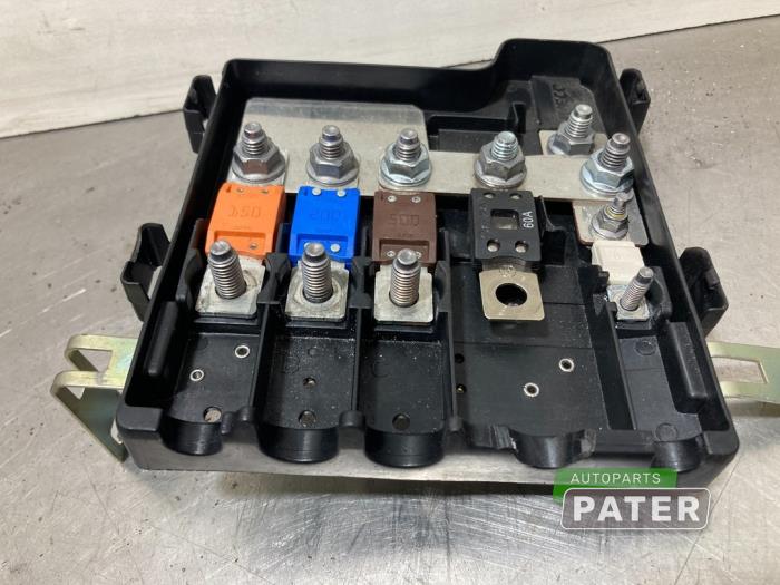 Begagnade Säkringsbox Iveco New Daily VI 40C15, 50C15, 60C15 Pris € 25,41 Inklusive moms erbjuds av Autoparts Pater