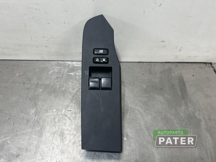 Usados Interruptor de ventanilla eléctrica Toyota Auris (E18) 1.8 16V Hybrid Precio € 26,25 Norma de margen ofrecido por Autoparts Pater