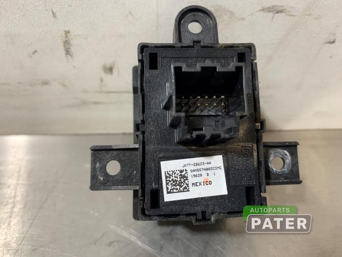Parking brake switch from a Ford Focus 4 Wagon 1.5 EcoBlue 120 2020