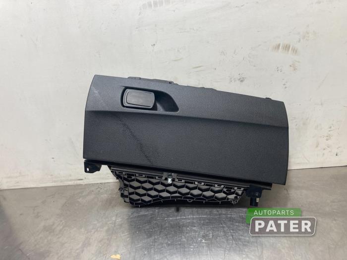 Begagnade Handskfack BMW 1 serie (F20) 118d 2.0 16V Pris € 47,25 Marginaltabell erbjuds av Autoparts Pater