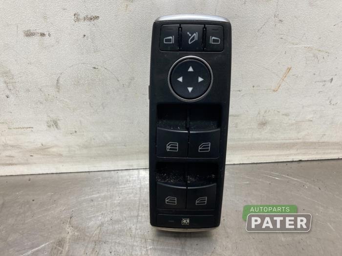 Electric window switch from a Mercedes-Benz CLA (117.3) 2.2 CLA-220 CDI 16V 2016